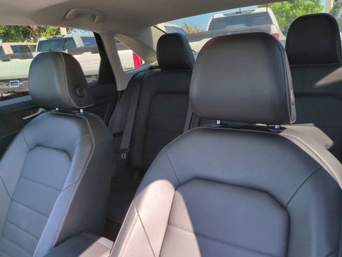 Used 2024 Volkswagen Jetta SE w/ Panoramic Sunroof Package FWD image 8