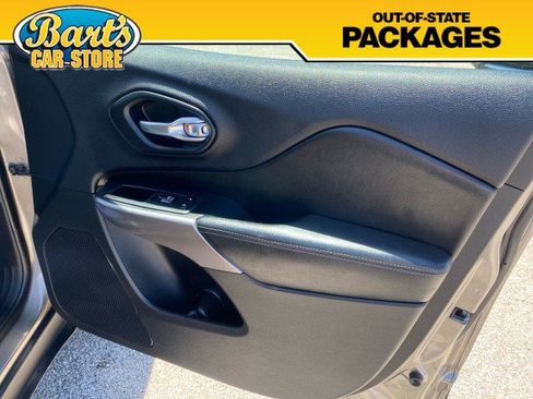 Used 2019 Jeep Cherokee Limited AWD/4WD image 14