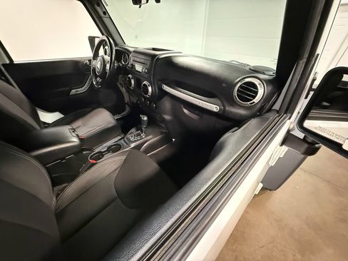 Used 2018 Jeep Wrangler Rubicon w/ Trailer Tow Group AWD/4WD image 44