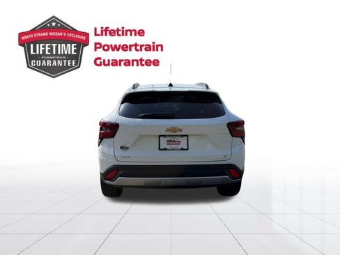 Used 2025 Chevrolet Trax LT w/ Driver Confidence Package FWD image 4