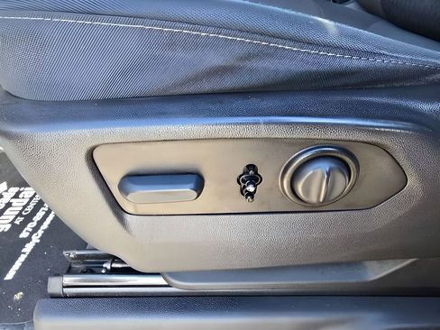 Used 2022 Chevrolet Silverado 2500 LT w/ Convenience Package image 17