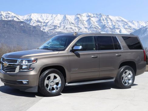 Used 2015 Chevrolet Tahoe LTZ RWD image 2