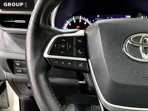 Certified 2022 Toyota Highlander XLE image 23