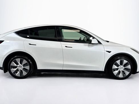 Used 2021 Tesla Model Y Long Range image 4