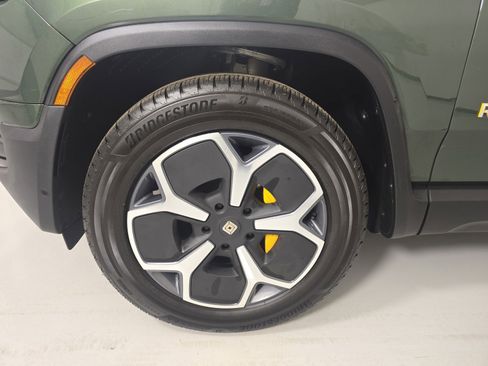 Used 2024 Rivian R1S Adventure AWD/4WD image 9