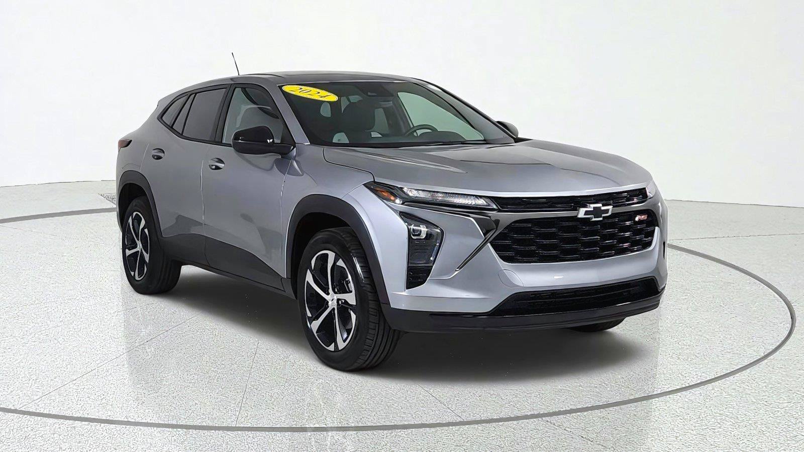 Used 2024 Chevrolet Trax RS FWD image 1