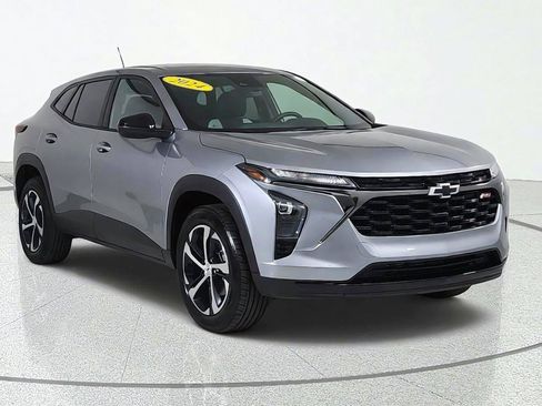 Used 2024 Chevrolet Trax RS FWD image 1