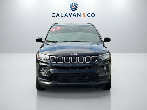Used 2024 Jeep Compass Latitude AWD/4WD image 2