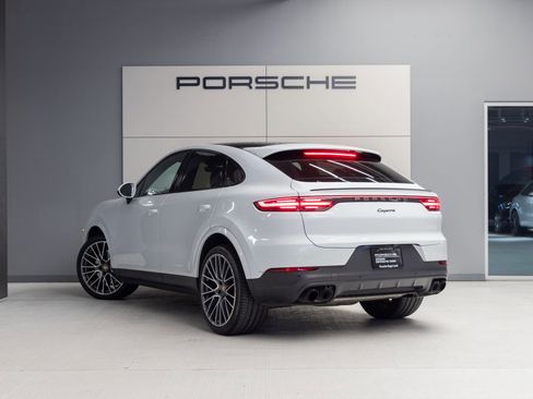 Certified 2023 Porsche Cayenne Platinum Edition image 3