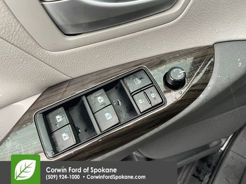 Used 2015 Toyota Sienna XLE image 23