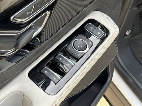 Used 2025 Lincoln Aviator Reserve AWD/4WD image 15