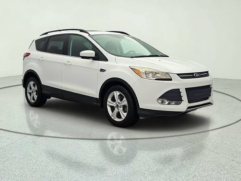 Used 2016 Ford Escape SE w/ Equipment Group 201A FWD image 8