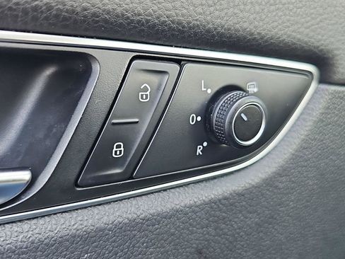 Used 2017 Volkswagen Passat 1.8T SEL Premium image 24