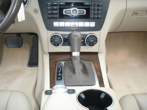 Used 2013 Mercedes-Benz C 250 Sedan image 34