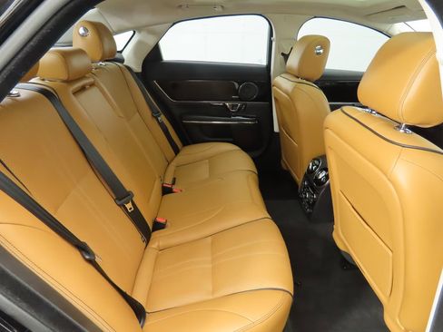 Used 2019 Jaguar XJ R-Sport image 23