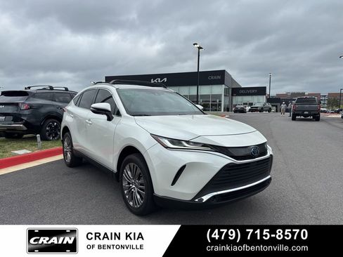 Used 2022 Toyota Venza XLE AWD/4WD image 1