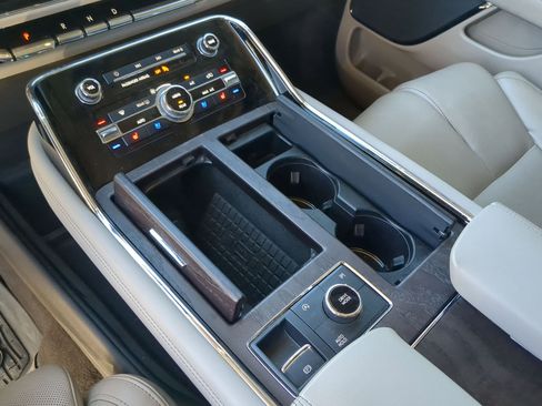 Used 2024 Lincoln Navigator Reserve image 20