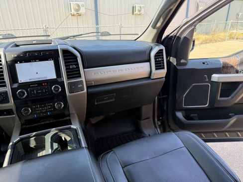 Used 2019 Ford F250 Lariat w/ Lariat Value Package AWD/4WD image 24
