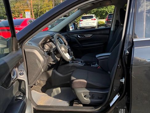 Used 2019 Nissan Rogue SV AWD/4WD image 25