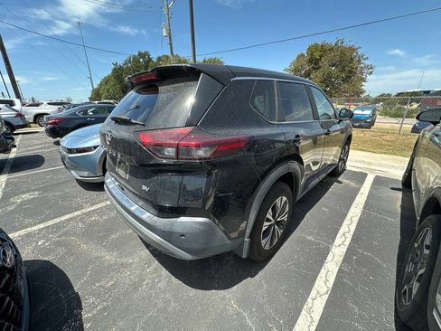 Used 2023 Nissan Rogue SV FWD image 5