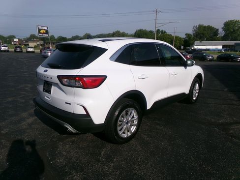 Used 2021 Ford Escape SE w/ Cold Weather Package AWD/4WD image 3