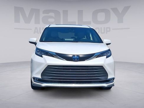 Used 2023 Toyota Sienna XLE FWD image 8