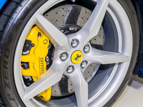 Certified 2022 Ferrari F8 Tributo RWD image 32
