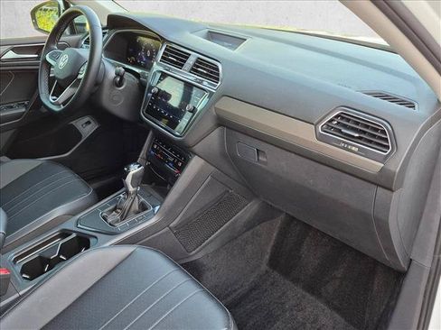 Used 2024 Volkswagen Tiguan SE w/ MDO Package, Three-Row FWD image 22