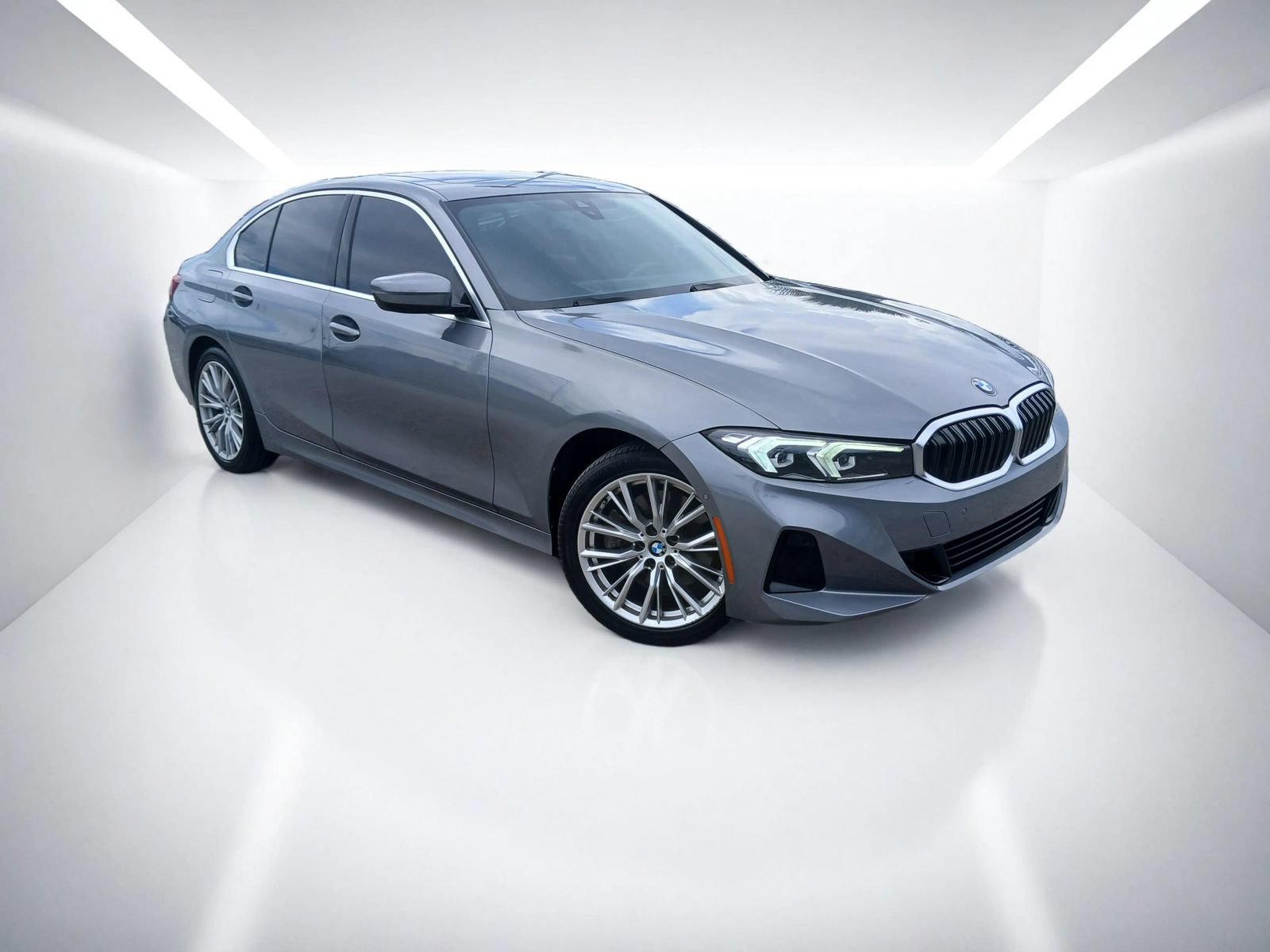 Used 2024 BMW 330i Sedan w/ Convenience Package RWD image 2