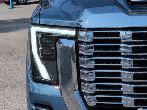 Used 2024 GMC Sierra 3500 Denali w/ Denali Reserve Package AWD/4WD image 9