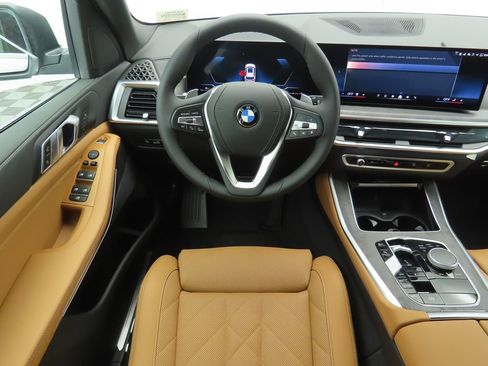 Certified 2025 BMW X5 sDrive40i w/ Parking Assistance Package image 11