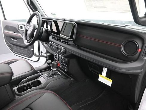 New 2026 Jeep Gladiator Rubicon AWD/4WD image 17