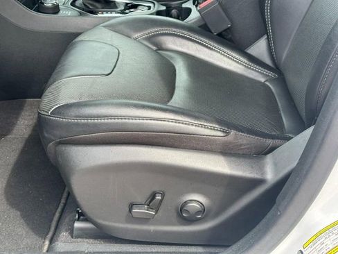 Used 2023 Jeep Cherokee Altitude Lux image 17