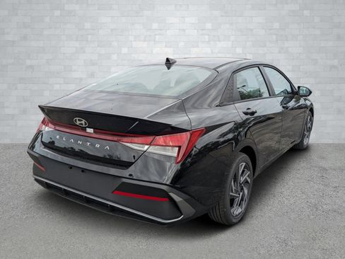 New 2025 Hyundai Elantra Sport image 5