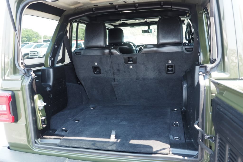 Used 2022 Jeep Wrangler Unlimited Sahara w/ LED Lighting Group AWD/4WD image 17