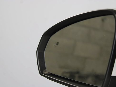 Used 2022 Volkswagen Taos SE FWD image 36