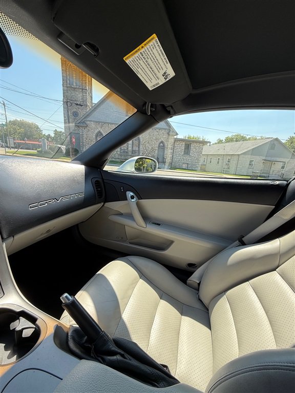 Used 2006 Chevrolet Corvette Coupe w/ Preferred Equipment Group RWD image 15