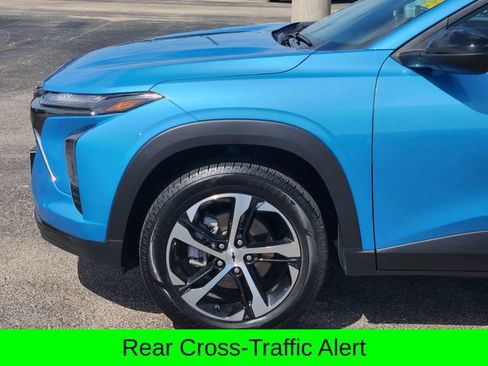 Used 2025 Chevrolet Trax RS w/ Sunroof Package FWD image 8
