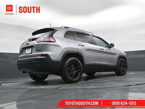 Used 2019 Jeep Cherokee Latitude w/ Popular Appearance Group image 38