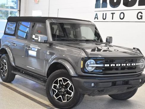 Used 2024 Ford Bronco Outer Banks AWD/4WD image 1