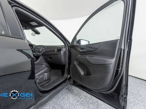 Used 2023 Chevrolet Equinox RS FWD image 35