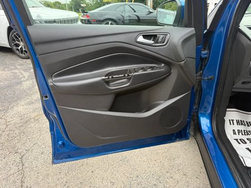 Used 2019 Ford Escape SE w/ Ford Safe & Smart Package AWD/4WD image 9