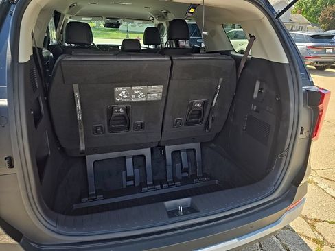 Used 2025 Kia Carnival FWD image 21