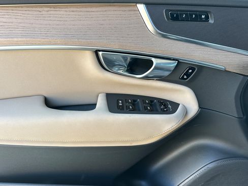 Certified 2025 Volvo XC90 B6 Core AWD/4WD image 11