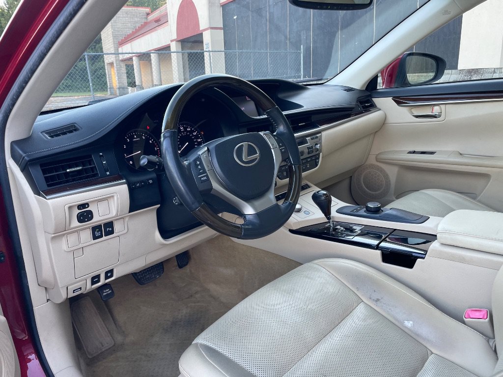 Used 2014 Lexus ES 350 w/ Premium Package FWD image 33