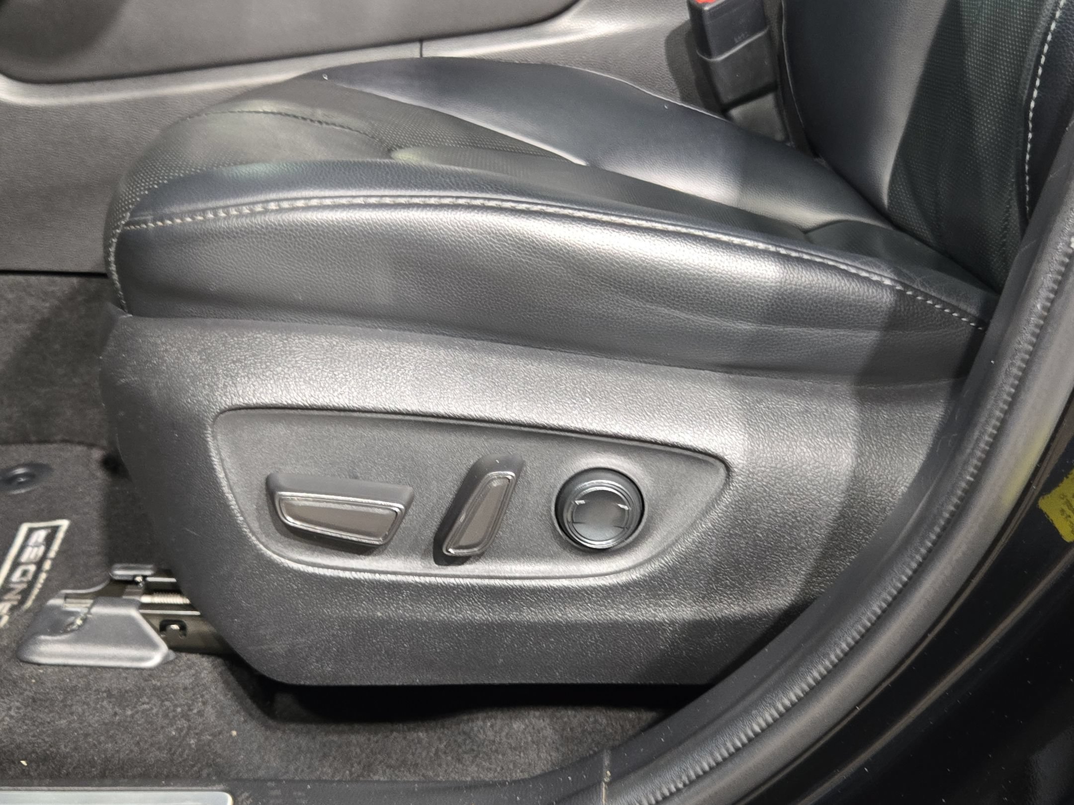 Used 2022 Toyota Highlander Limited FWD image 23