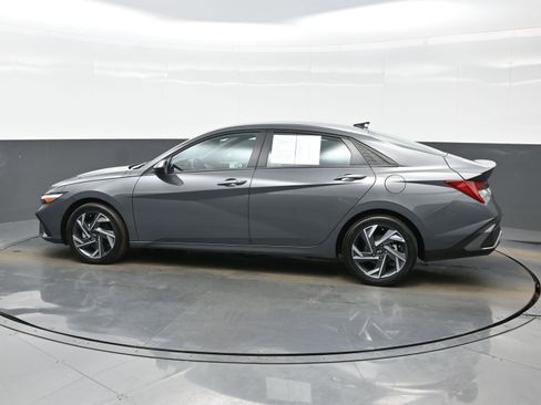 Certified 2025 Hyundai Elantra SEL image 3