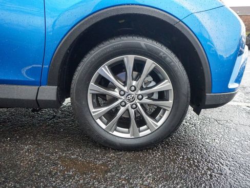 Used 2018 Toyota RAV4 Limited image 12