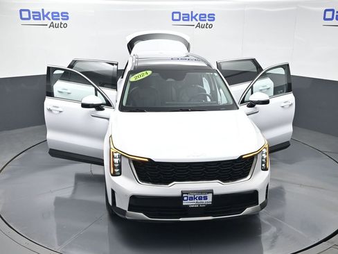 Used 2024 Kia Sorento S w/ Panoramic Sunroof Package image 59