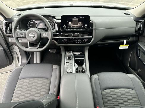 New 2025 Nissan Pathfinder SV w/ Black Appearance Package image 22